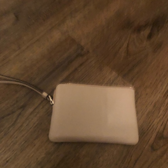 Light gray coach wristlet - Picture 4 of 4